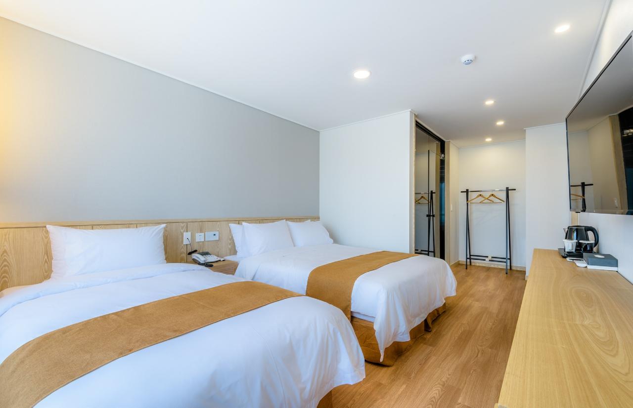 Thira Hotel Seogwipo Dış mekan fotoğraf